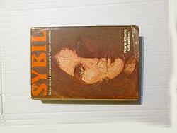 Cover of 'Sybil' by Flora Rheta Schreiber